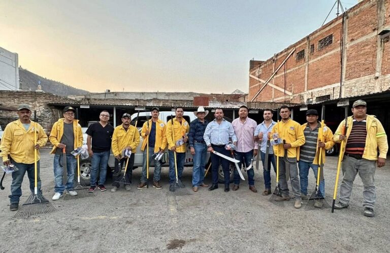 Autlán entrega equipo a la Brigada Municipal contra Incendios ...