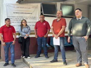 Maestros se manifiestan en clínica del ISSSTE