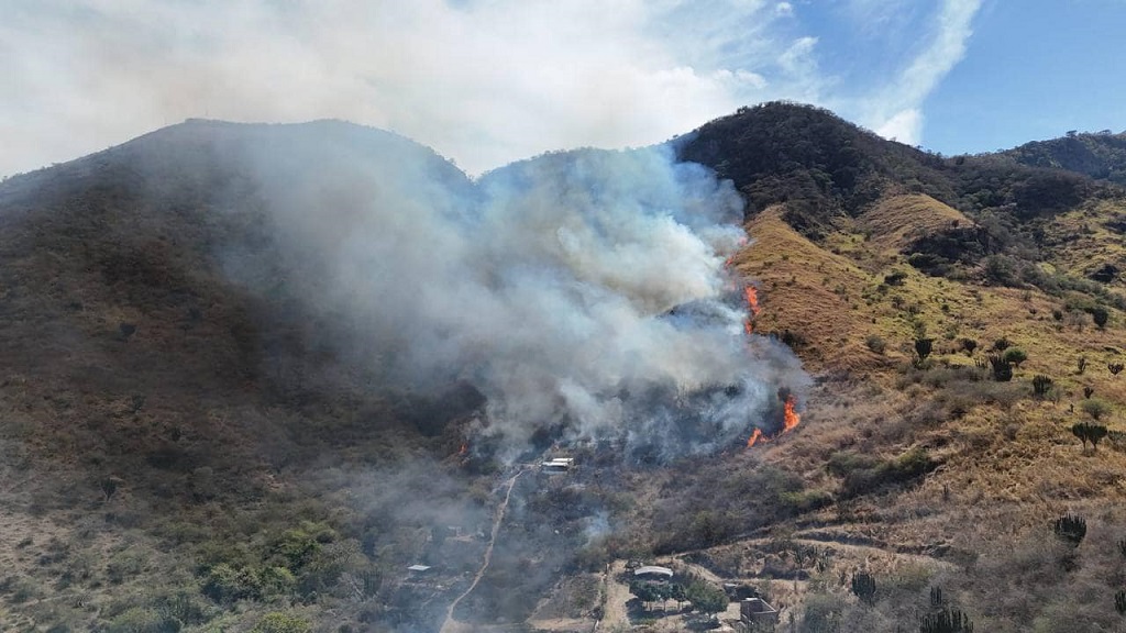 Sofocan incendio en Loma del Aire